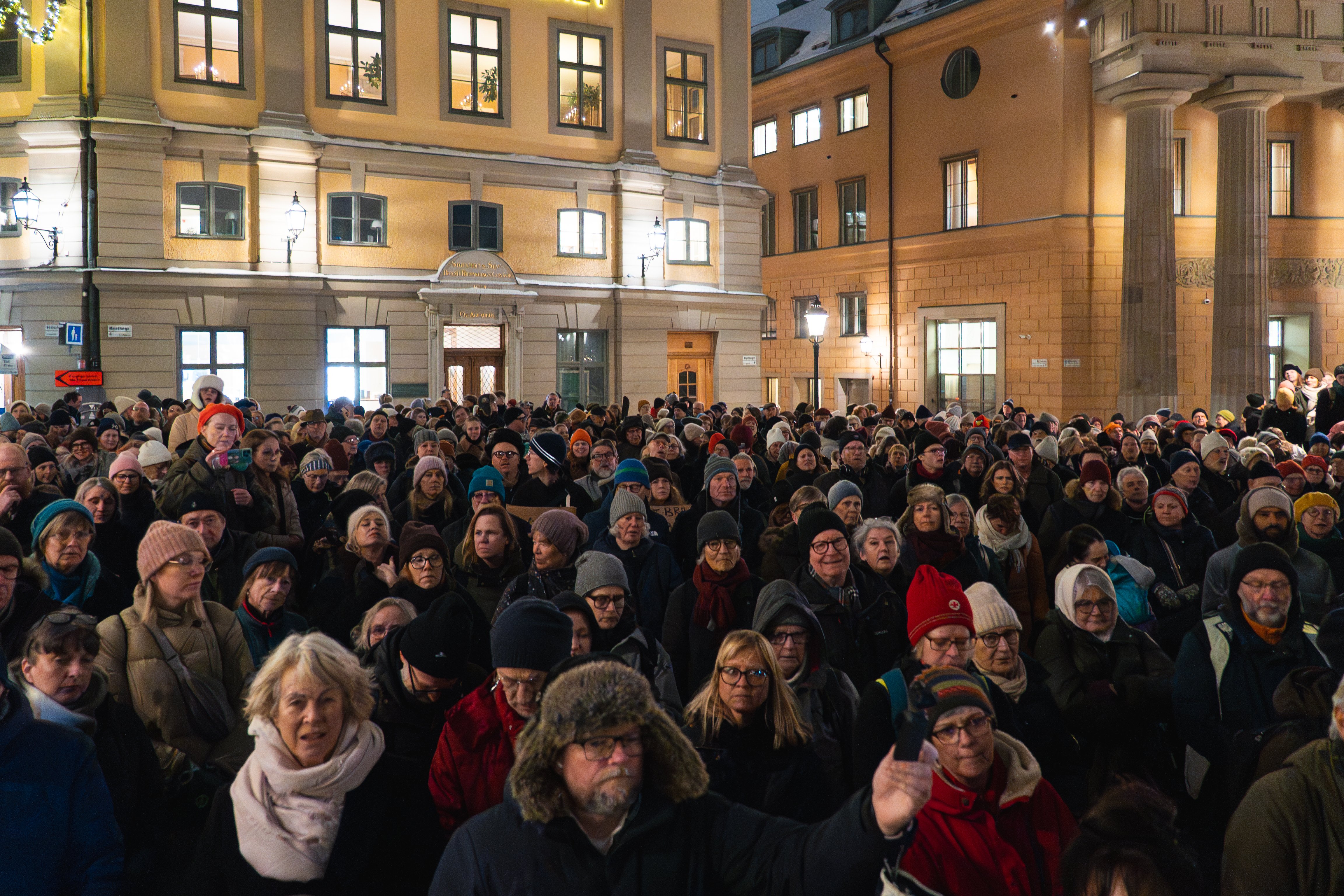 M&aring;nga samlades p&aring; Mynttorget f&ouml;r manifestationen