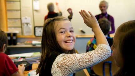 Present till skolavslutningen för lärare och pedagoger.