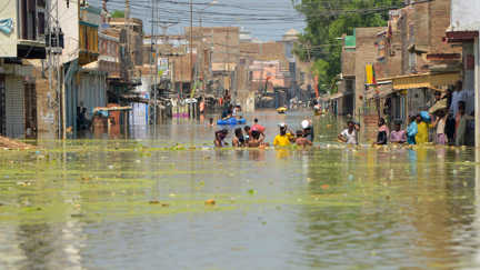 Vi är på plats hos barnen efter översvämningarna i Pakistan. 